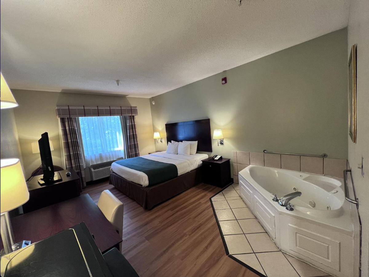 Americas Best Value Inn Wiggins Exterior photo